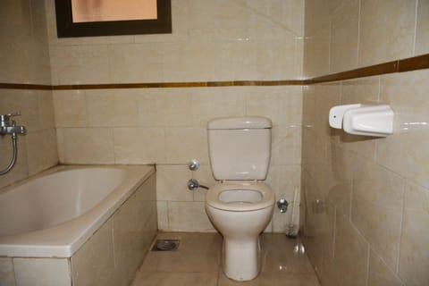 Triple Room | Bathroom | Separate tub and shower, rainfall showerhead, free toiletries, towels