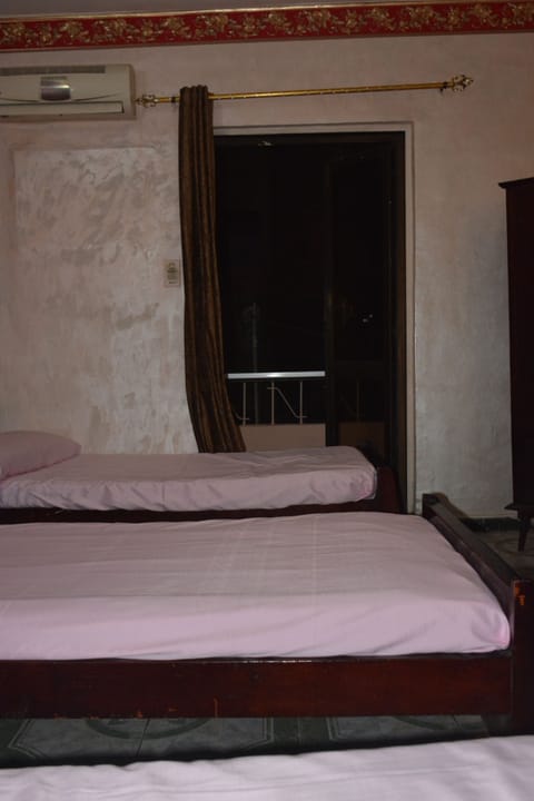 Quadruple Room, Shared Bathroom | Egyptian cotton sheets, premium bedding, blackout drapes, free WiFi