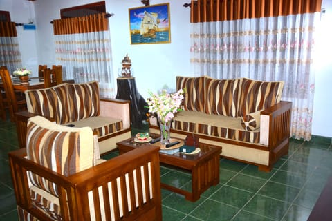 3-Bedroom Villa | Living area