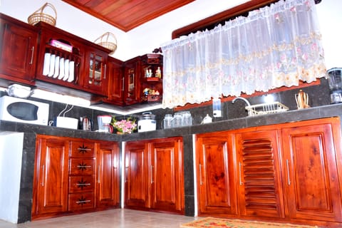 3-Bedroom Villa | Private kitchen | Full-size fridge, microwave, rice cooker, cookware/dishes/utensils