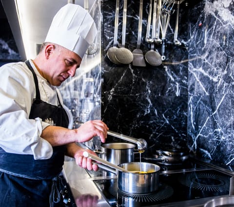 Lunch and dinner served, Italian cuisine