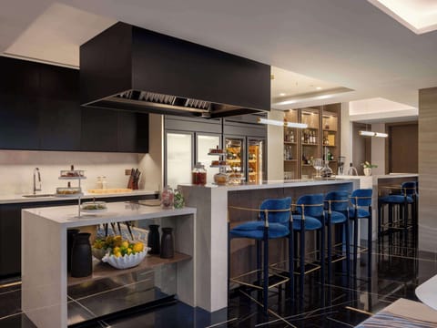 Electric kettle, highchair