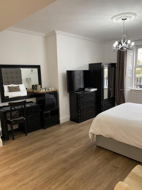Superior Double Room, Ensuite (Accessible-Ground Floor)