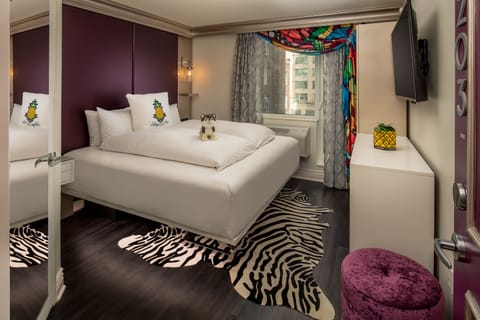 Room, 1 King Bed (Celebrity) | Premium bedding, down comforters, blackout drapes