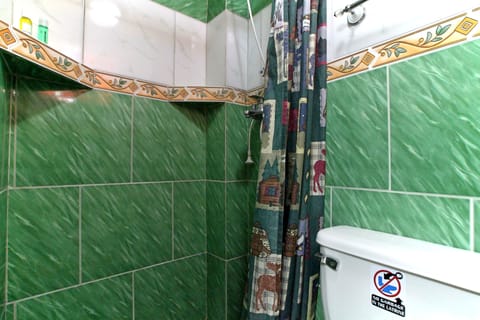 Basic Double Room, 1 Double Bed, Non Smoking | Bathroom | Shower, towels