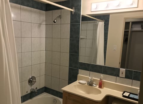 Classic Double Room, Non Smoking | Bathroom | Combined shower/tub, deep soaking tub, free toiletries, hair dryer
