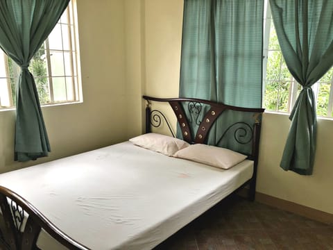 Olive House with Private Pool | Rollaway beds, bed sheets