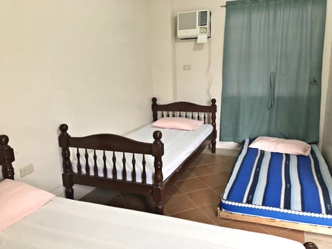 House with Private Big Pool | Rollaway beds, bed sheets
