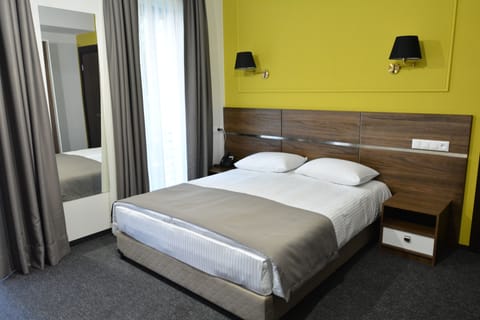 Standard Double or Twin Room, City View | Minibar, in-room safe, blackout drapes, soundproofing