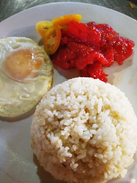 Daily local cuisine breakfast (PHP 100 per person)