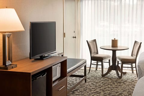 Business Room, 2 Double Beds, Non Smoking | In-room safe, desk, laptop workspace, blackout drapes