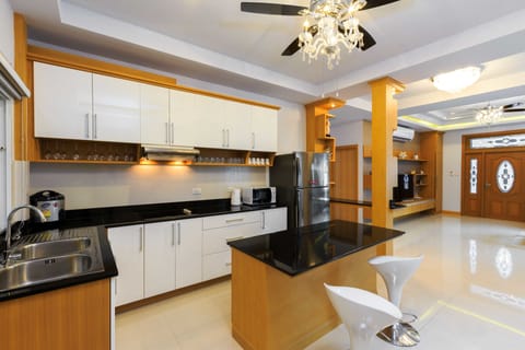 Luxury Villa, 5 Bedrooms, Private Pool | Shared kitchen | Full-size fridge, microwave, oven, stovetop