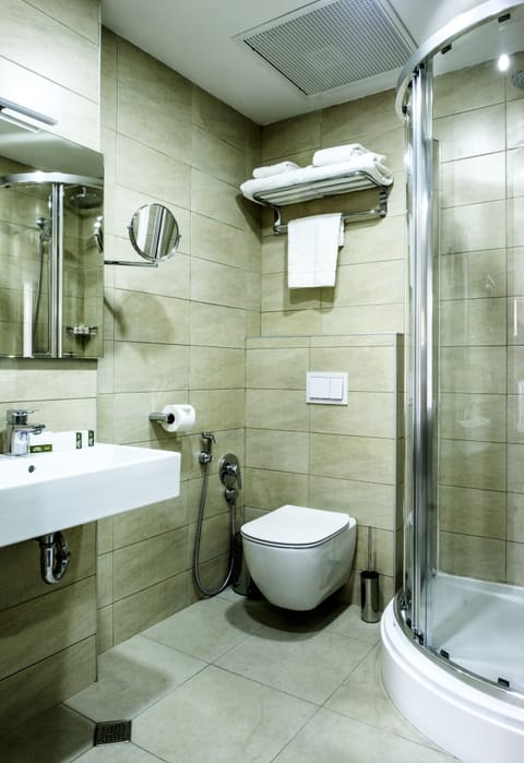 Standard Double or Twin Room, Non Smoking, City View | Bathroom | Shower, free toiletries, hair dryer, bathrobes