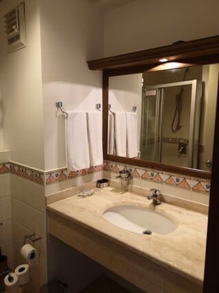 Classic Double or Twin Room | Bathroom sink