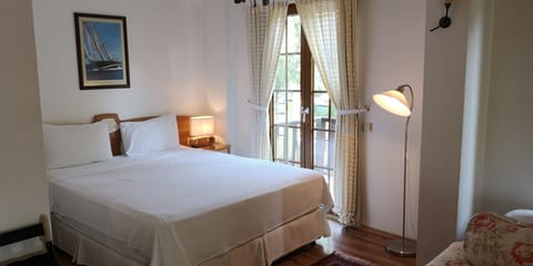 Premier Double Room, 1 King Bed, Corner | Minibar, in-room safe, desk, rollaway beds