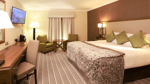 Classic Double Room, 1 King Bed | Frette Italian sheets, premium bedding, Tempur-Pedic beds, in-room safe