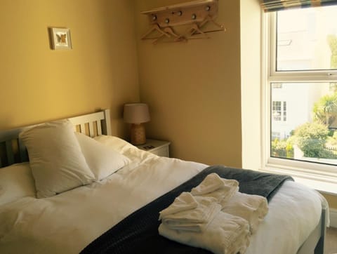 Double Room, Mountain View | Iron/ironing board, free WiFi, bed sheets