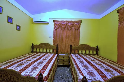 Basic Double Room, 1 Double Bed, Non Smoking | Iron/ironing board