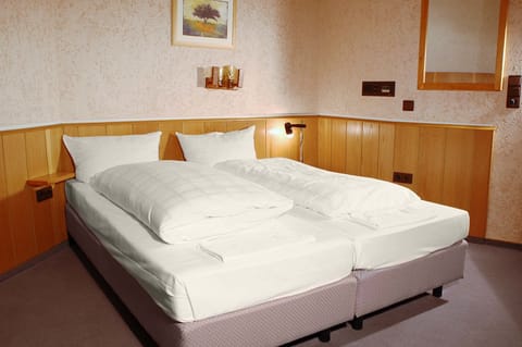 Comfort Double Room | Desk, free WiFi, bed sheets