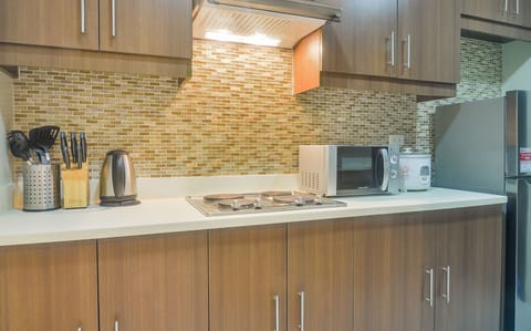 Two Bedroom Suite | Private kitchen | Microwave, oven, stovetop, dishwasher