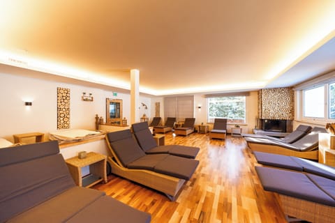 Sauna, steam room, aromatherapy, facials, 3 treatment rooms