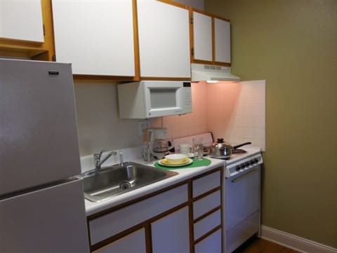 Suite, 1 Bedroom | Private kitchen | Full-size fridge, microwave, coffee/tea maker