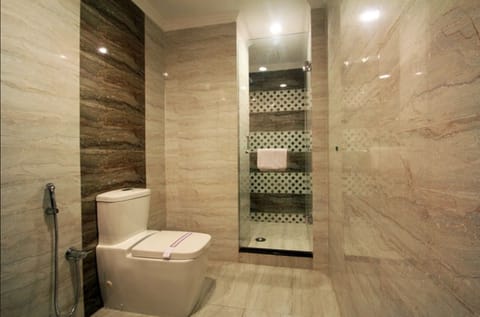 Superior Double Room | Bathroom | Shower, free toiletries, hair dryer, towels