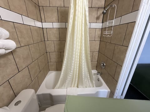 Deep soaking tub, towels