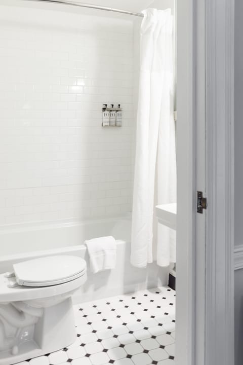 Comfort Single Room | Bathroom | Free toiletries, hair dryer, towels