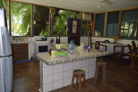 Deluxe Villa | Private kitchen | Fridge, microwave, stovetop, cookware/dishes/utensils