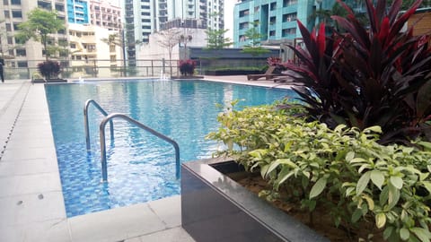 2 outdoor pools