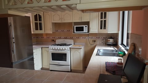 House, 3 Bedrooms, Non Smoking | Private kitchen | Full-size fridge, microwave, stovetop, coffee/tea maker