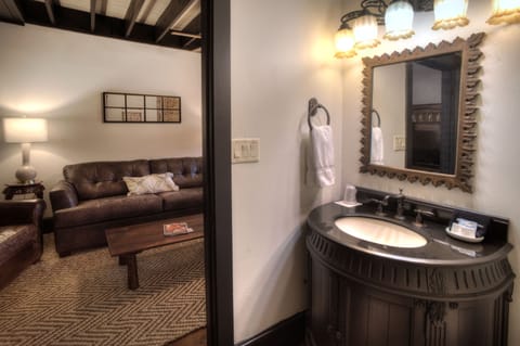 Suite 15 | Bathroom | Shower, rainfall showerhead, designer toiletries, hair dryer