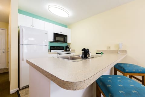 Condo, 3 Bedrooms | Private kitchen | Fridge, microwave, stovetop, dishwasher