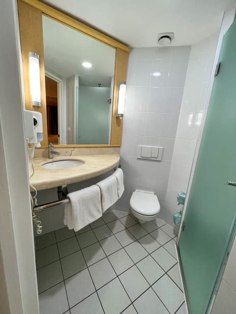 Standard Double Room, 1 Double Bed | Bathroom | Eco-friendly toiletries, hair dryer, towels