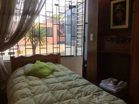 Single Room, 1 Twin Bed, Private Bathroom | Iron/ironing board, free WiFi, bed sheets