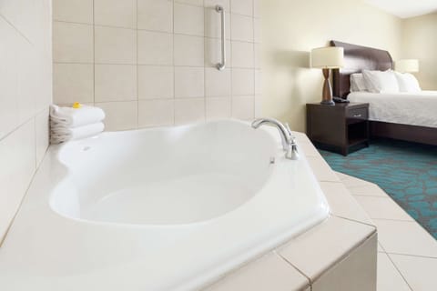 Room, 1 King Bed, Jetted Tub | Bathroom | Combined shower/tub, designer toiletries, hair dryer, towels