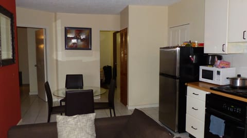 Deluxe Double Room, 2 Bedrooms | Private kitchenette | Full-size fridge, microwave, oven, stovetop