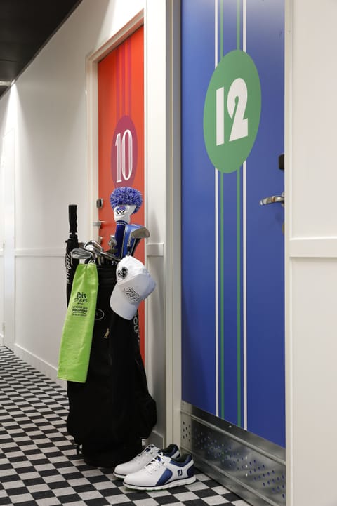 Breakfast and dinner served, French cuisine