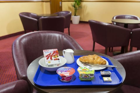 Daily to-go breakfast (GBP 7 per person)