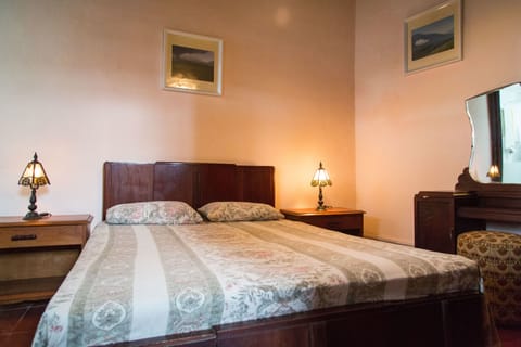 Classic Double Room, Non Smoking | In-room safe, bed sheets