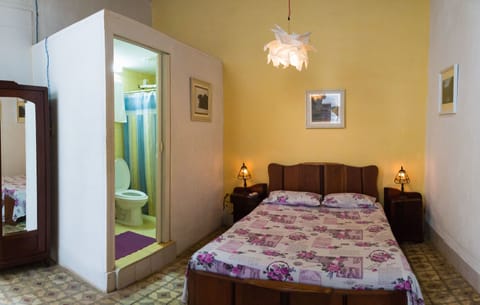 Classic Double Room, Non Smoking | In-room safe, bed sheets