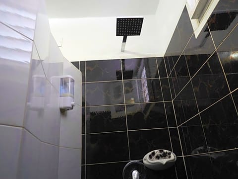 Double or Twin Room | Bathroom shower