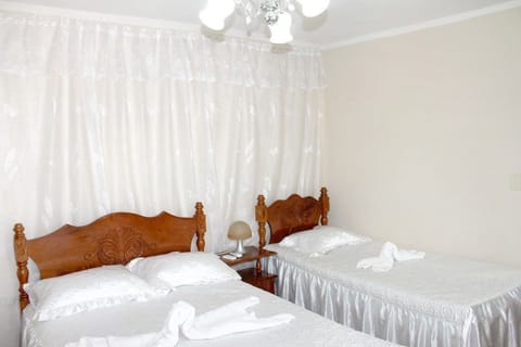 Twin Room | Minibar, iron/ironing board, bed sheets