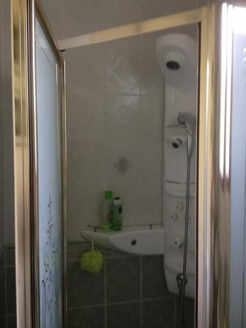 Double Room, Private Bathroom | Bathroom shower