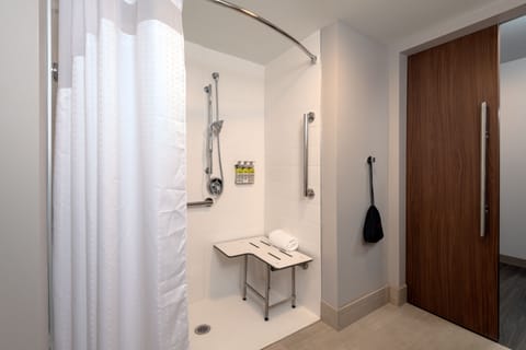 Standard Room, 2 Queen Beds, Accessible (Mobility Access Tub) | Bathroom shower