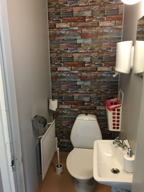 Economy Room, Shared Bathroom | Bathroom | Shower, towels