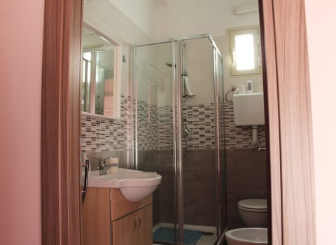 Superior Triple Room, Sea View | Bathroom | Shower, rainfall showerhead, free toiletries, hair dryer