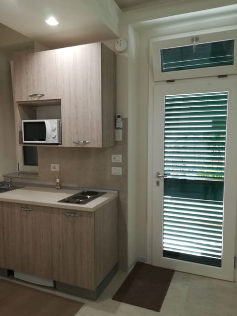 Comfort Studio | Private kitchenette | Full-size fridge, microwave, stovetop, cookware/dishes/utensils