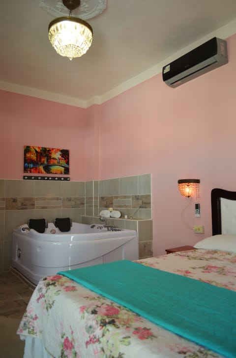 Romantic Double Room, Hot Tub | 8 bedrooms, premium bedding, down comforters, pillowtop beds